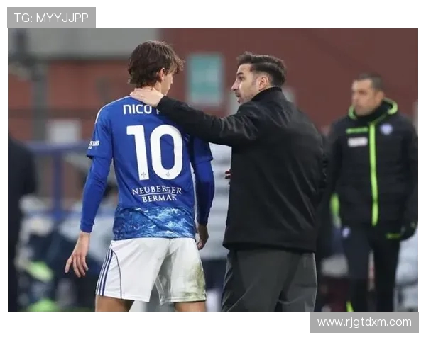 米体报道帕斯午餐迟到遭小法惩罚将在对莱切比赛中坐替补席